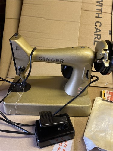Gold colour singer sewing - gold,